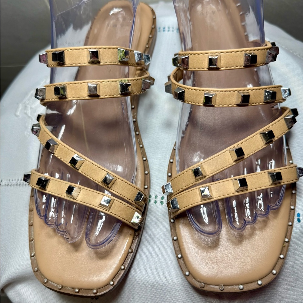 A New Day Studded Tan Sandals W Size 8.5 SLIP-ONS EXCELLENT CONDITION